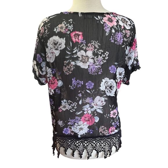 Eyeshadow Size Large Sheer Floral Black Short Sleeve Crocheted Trim Blouse - Picture 2 of 3
